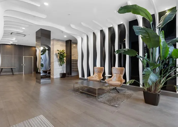 Skyline Luxury Retreat: Gym, Pool & Cinema Apartment Adelaide