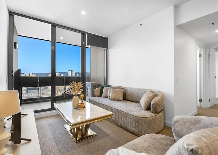 Skyline Luxury Retreat: Gym, Pool & Cinema Apartment Adelaide