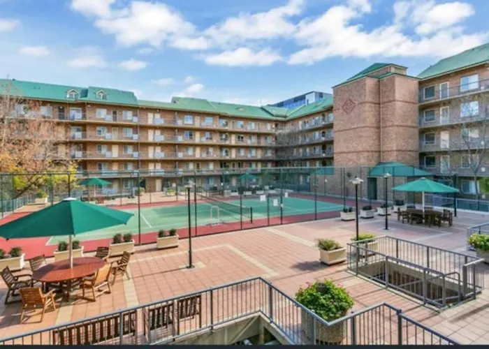 City Apartment - Free Parking, 3 Bedrooms And 2 Bathrooms Adelaide