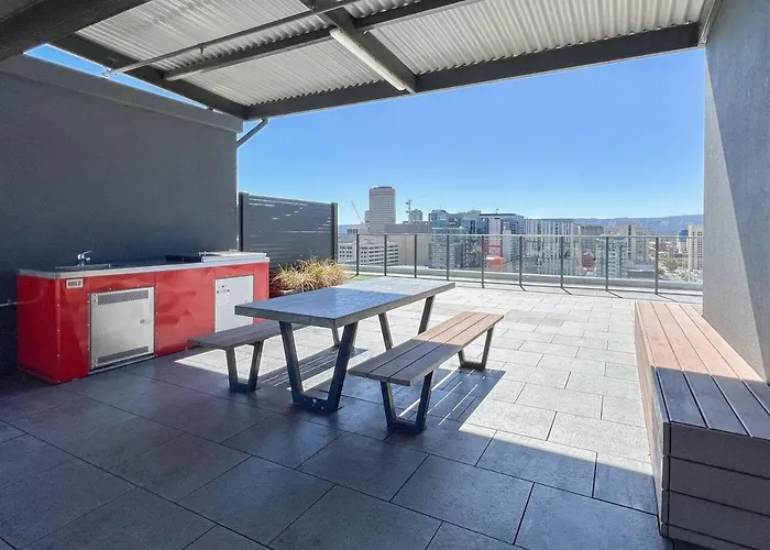 'Adelaide Azure' Scenic Cbd Living With Rooftop Pool