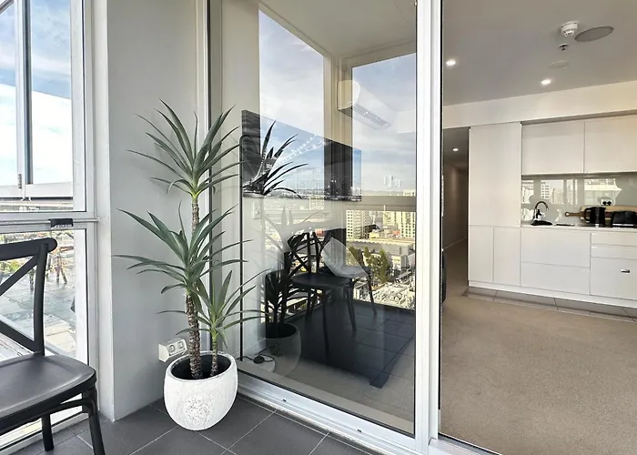 Penthouse Sky View Apartment Cbd 2Br Apartment With Balcony Adelaide