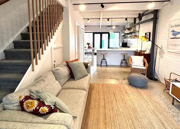Stylish, Comfortable And Pet Friendly Home In The Heart Of Kensington Adelaide