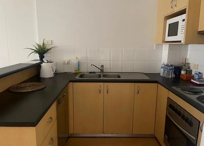 City Apartment - Free Parking, 3 Bedrooms And 2 Bathrooms Adelaide