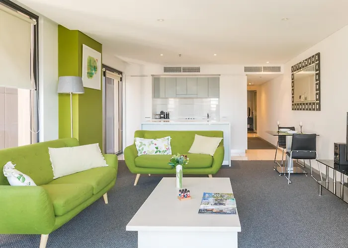Luxury Oaks Horizons Apartment With A Pool Adelaide