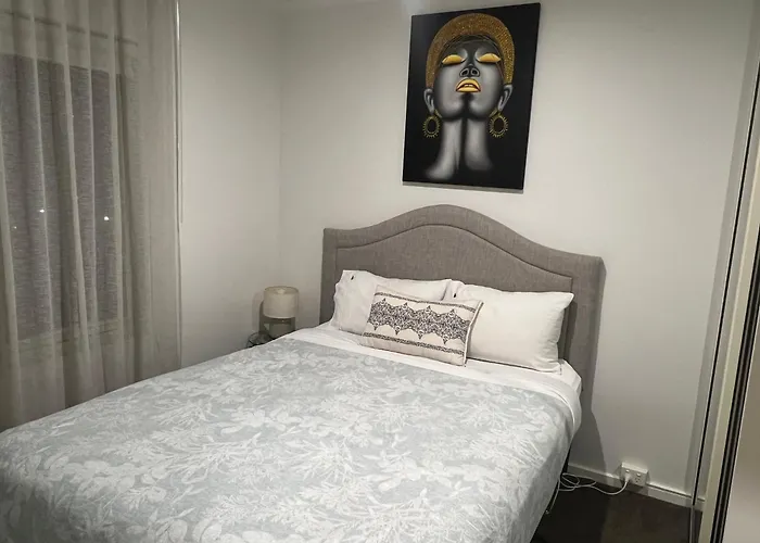 Adelaide Cbd Apartment - 3Br, 2Bath & Carpark