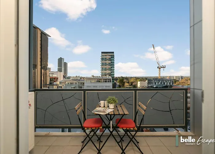 2 Bedroom Apartment With Car Parking In City East Adelaide