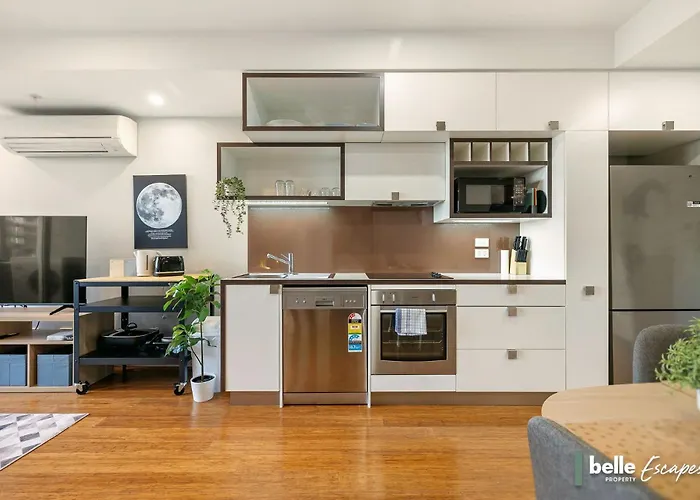 2 Bedroom Apartment With Car Parking In City East Adelaide