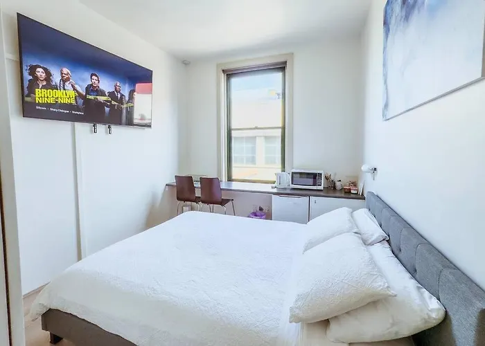 City Studio With Netflix Premium 4K And Memory Foam Bed Adelaide