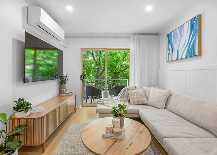 Chic East End Apartment Adelaide