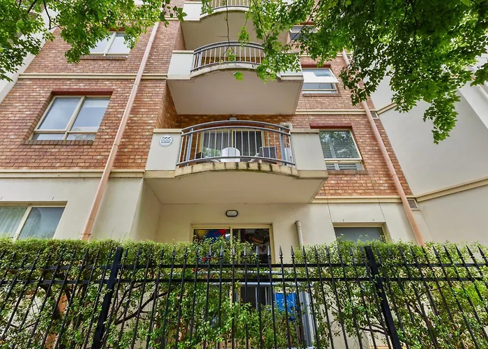 Chic East End Apartment Adelaide
