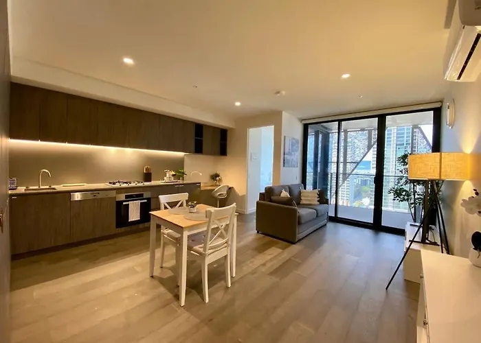 Queen Bed Luxury Parisian Paradise With Amazing City Views & Gym Adelaide