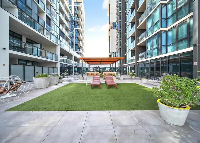 High-Rise Heaven - West Franklin Apartment Adelaide