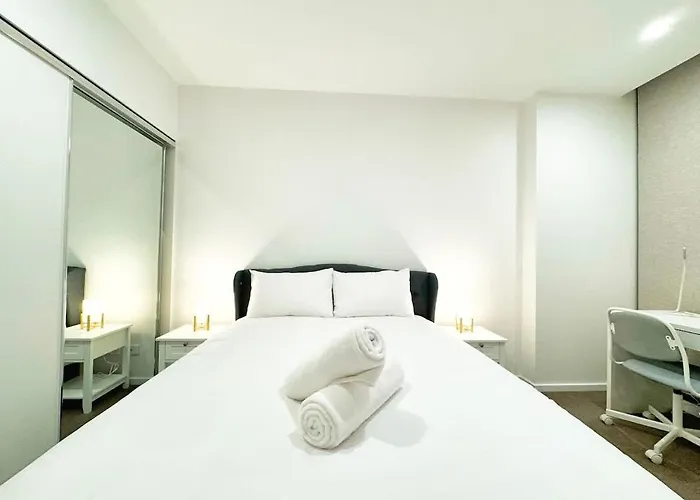 Urban Sanctuary In West Franklin With Pool & Gym Apartment Adelaide