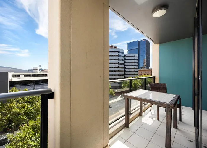 New Heights On North Terrace - 2Br Cbd Views Pool Apartment Adelaide