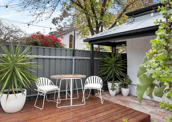 Velvet Cottage - Couple'S City Escape With Courtyard Adelaide