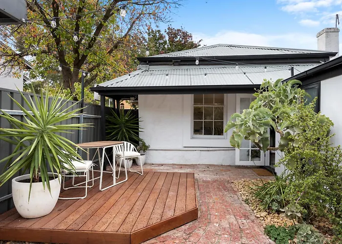 Velvet Cottage - Couple'S City Escape With Courtyard Adelaide