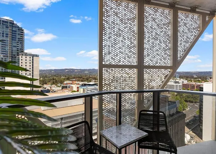 Skyline Retreat - 2Br Luxury City Apartment Adelaide