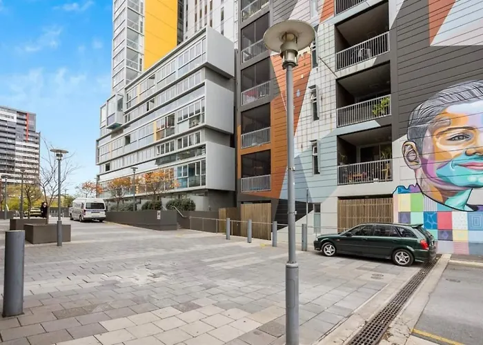 Modern 2 Bedroom Apartment In Adelaide Cbd At The Balfours With Pool & Free Parking